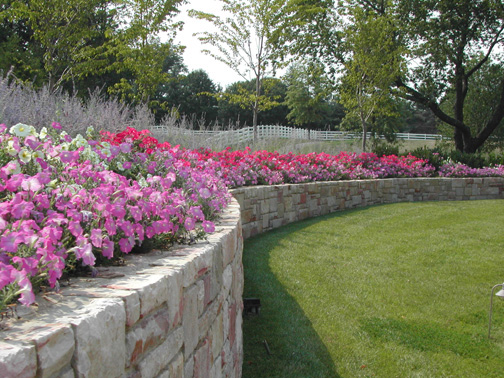 3 Reasons You Need a Landscape Retaining Wall
