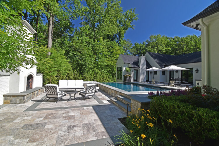Vanishing Edge Pool and Deck